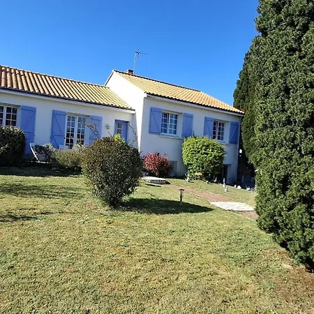 D'hotes La Maison Du Bonheur לינה וארוחת בוקר 3*