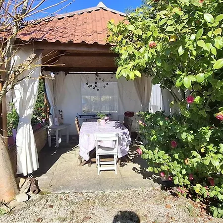 D'hotes La Maison Du Bonheur לינה וארוחת בוקר
